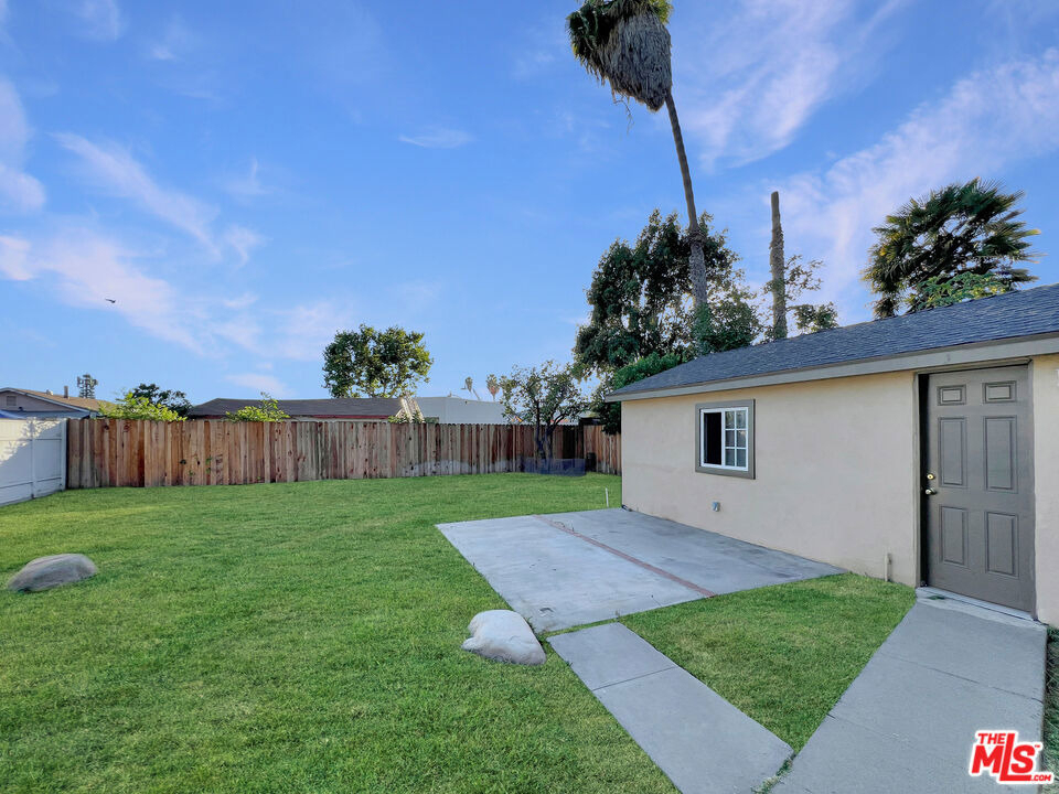 8905 Nogal Avenue - Photo 8