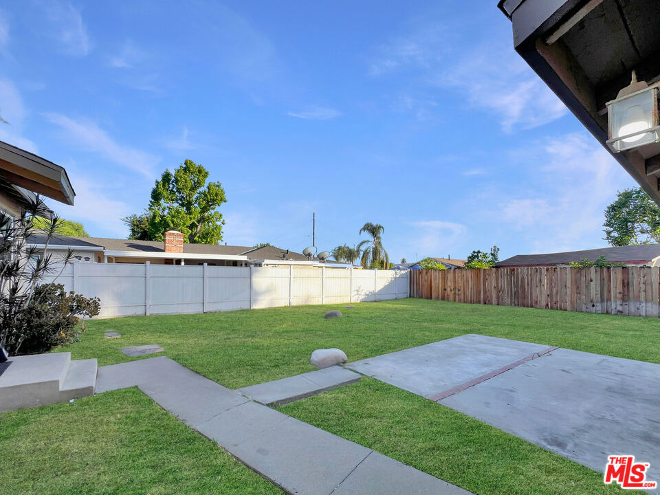 8905 Nogal Avenue - Photo 9