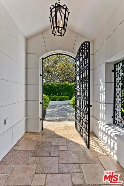 2134 La Mesa Drive - Photo 2