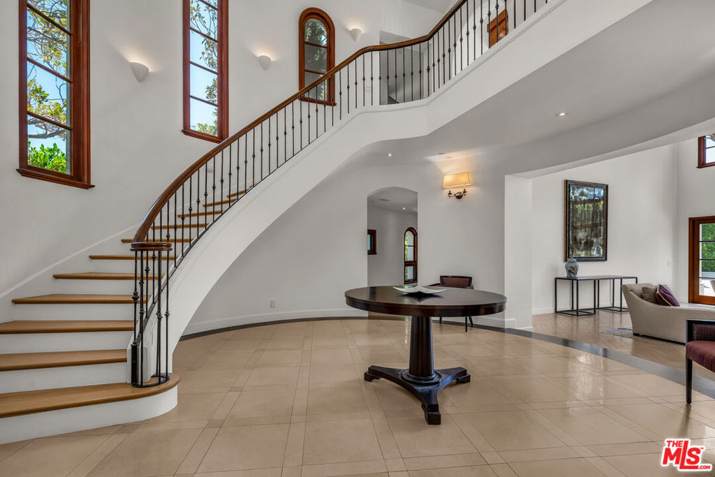2134 La Mesa Drive - Photo 3