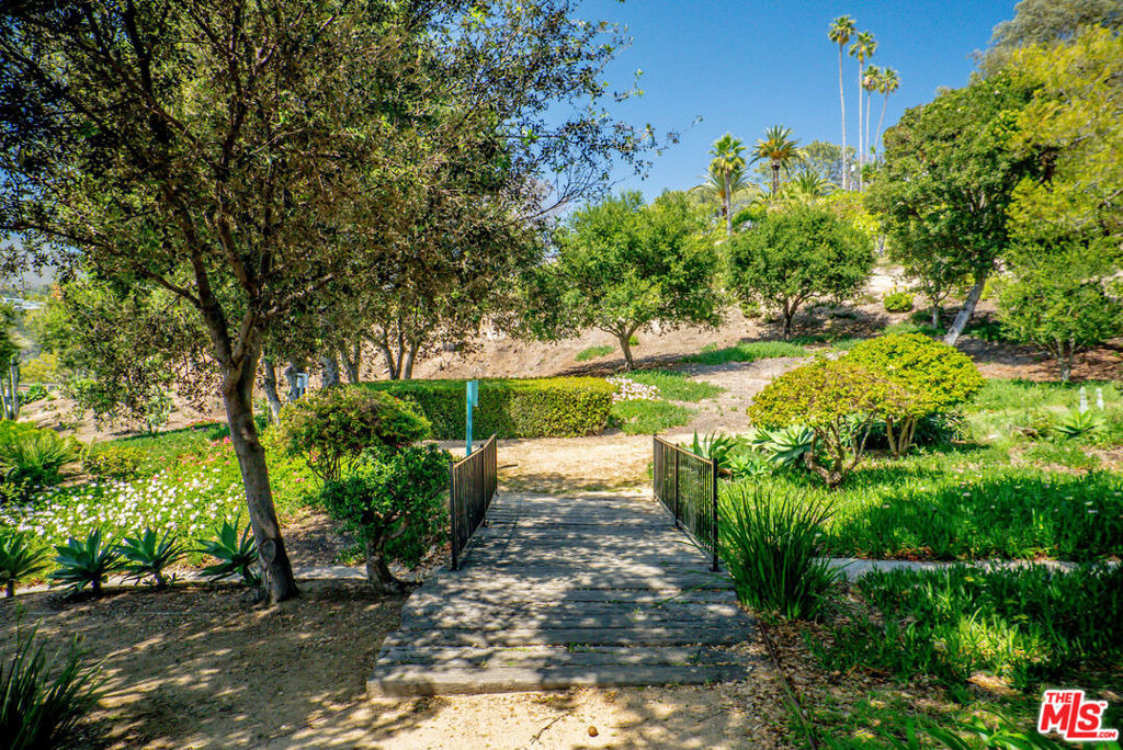 17352 W Sunset Boulevard - Photo 32