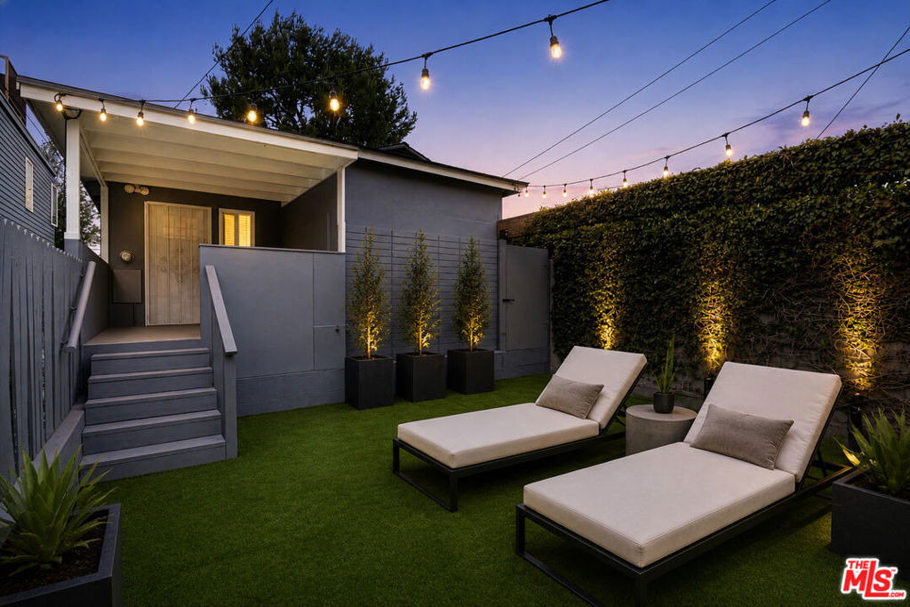 806 Navy Street - Photo 1