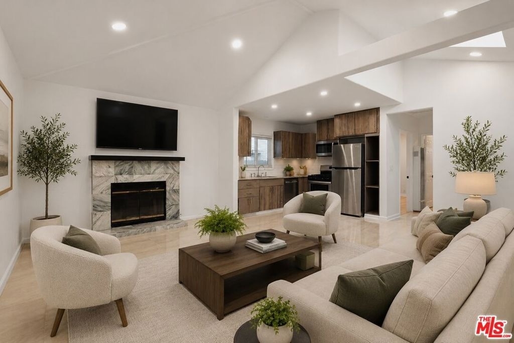 806 Navy Street - Photo 2