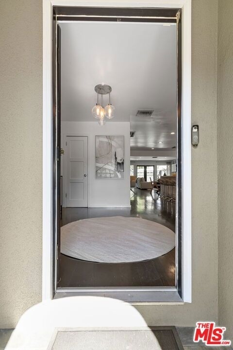 4460 Stansbury Avenue - Photo 5