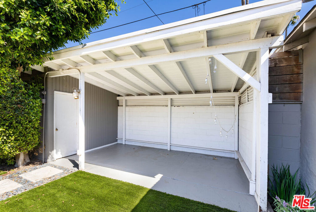 4460 Stansbury Avenue - Photo 43
