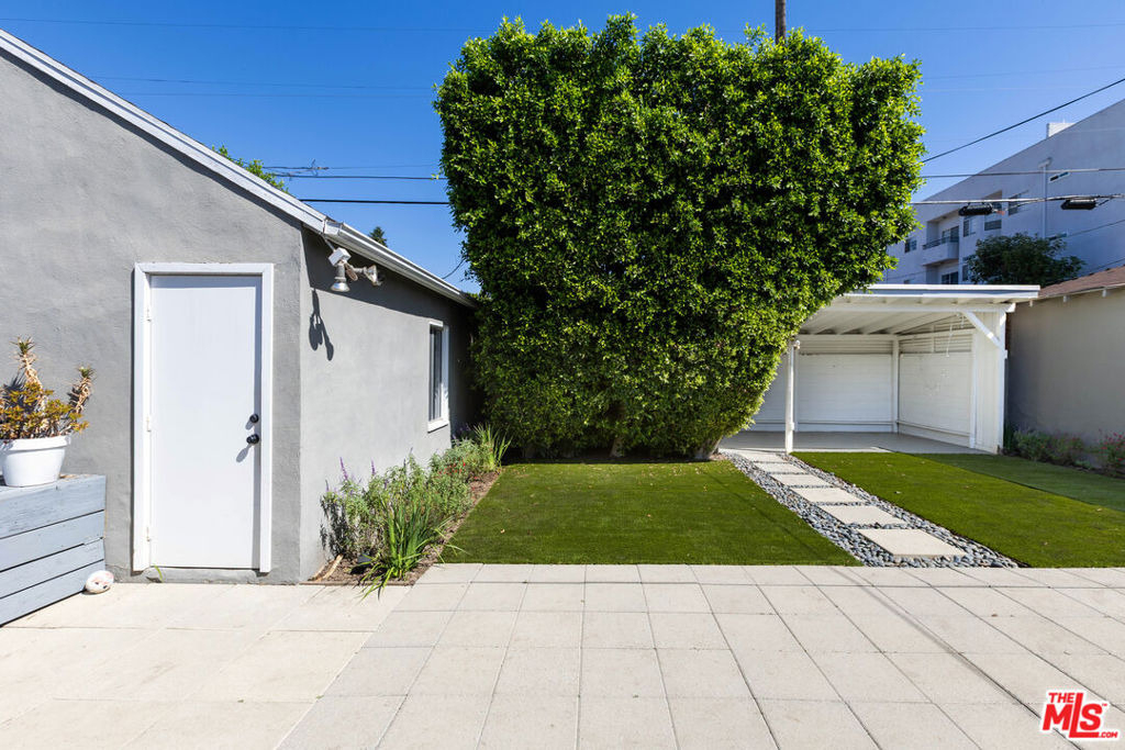 4460 Stansbury Avenue - Photo 44
