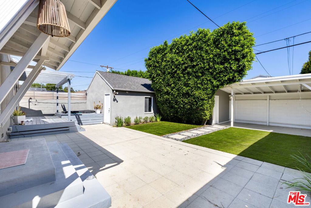 4460 Stansbury Avenue - Photo 39
