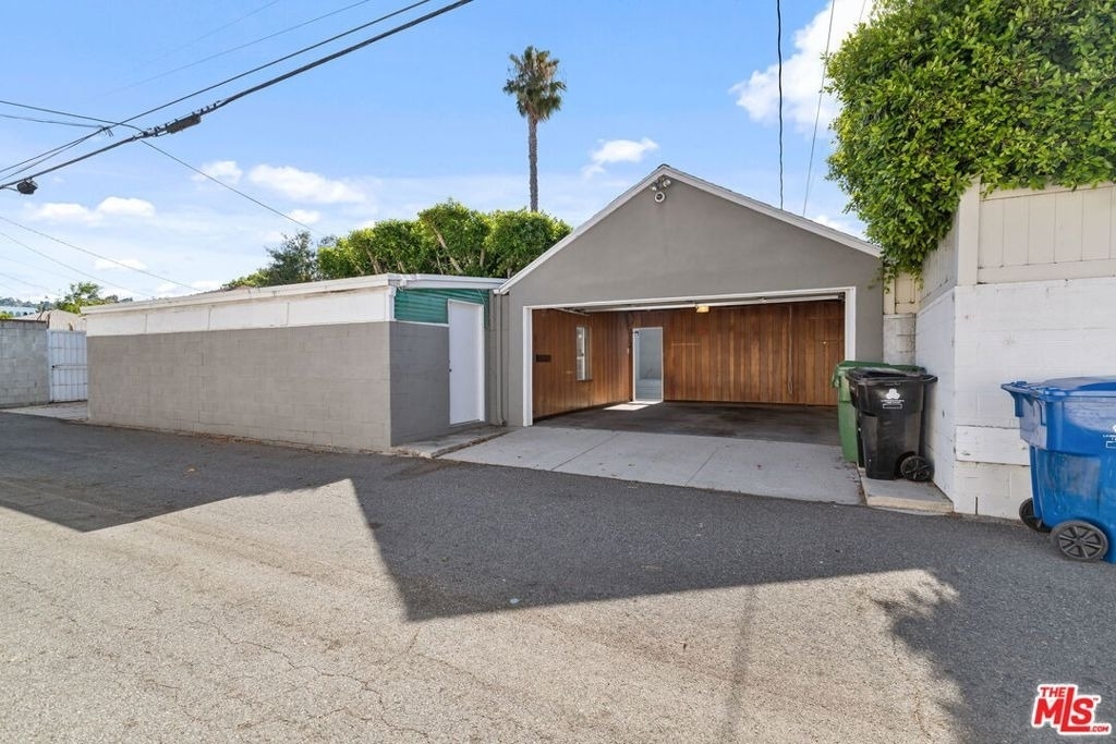 4460 Stansbury Avenue - Photo 47