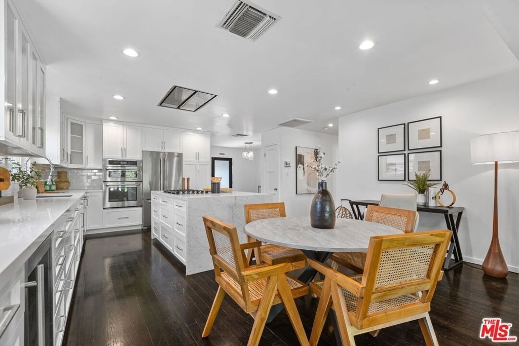 4460 Stansbury Avenue - Photo 12
