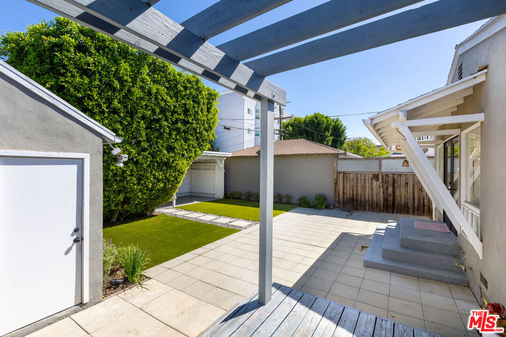 4460 Stansbury Avenue - Photo 41