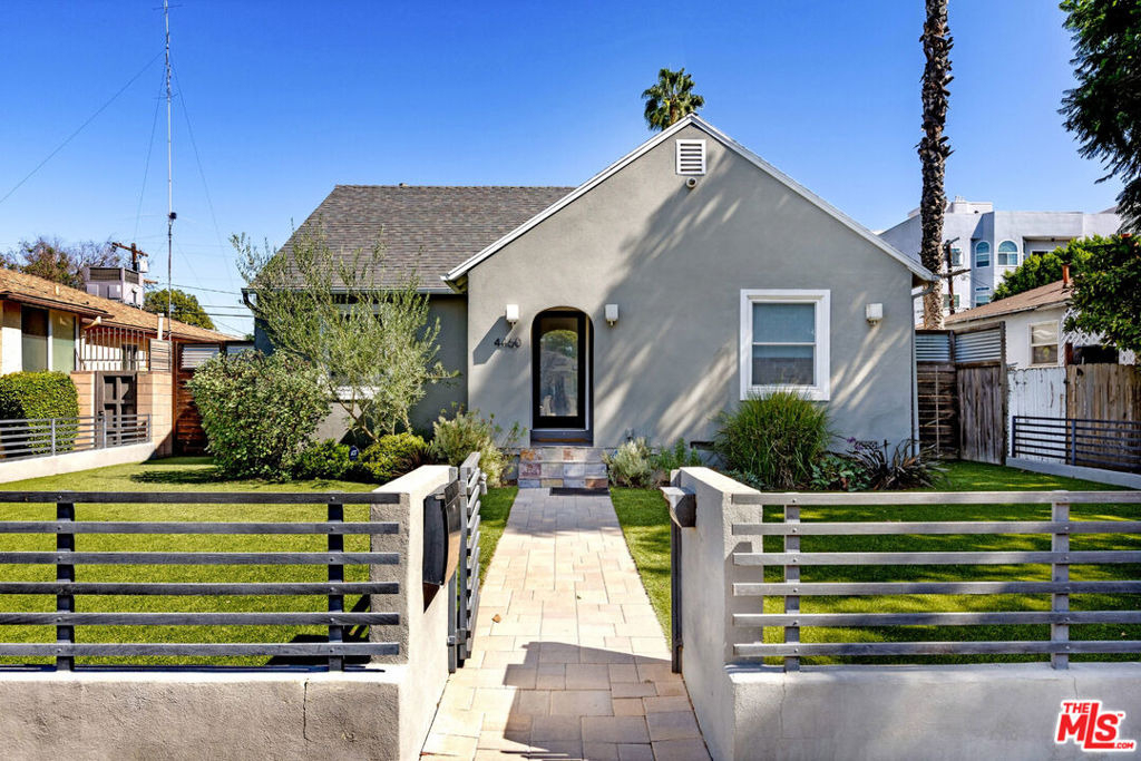 4460 Stansbury Avenue - Photo 0