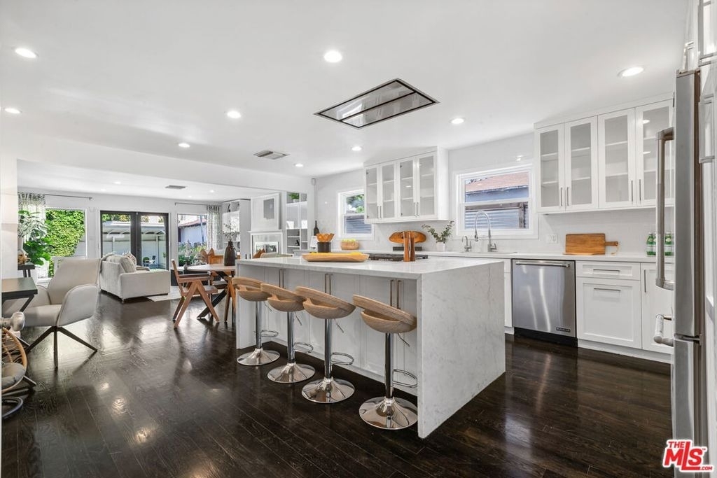 4460 Stansbury Avenue - Photo 15