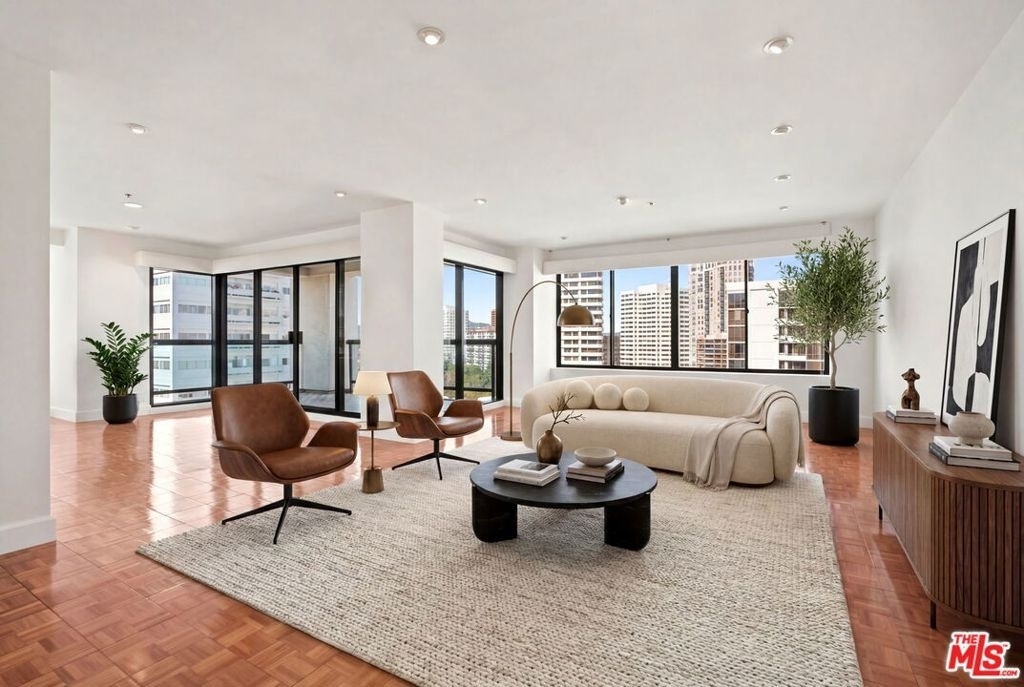 10724 Wilshire Boulevard - Photo 0