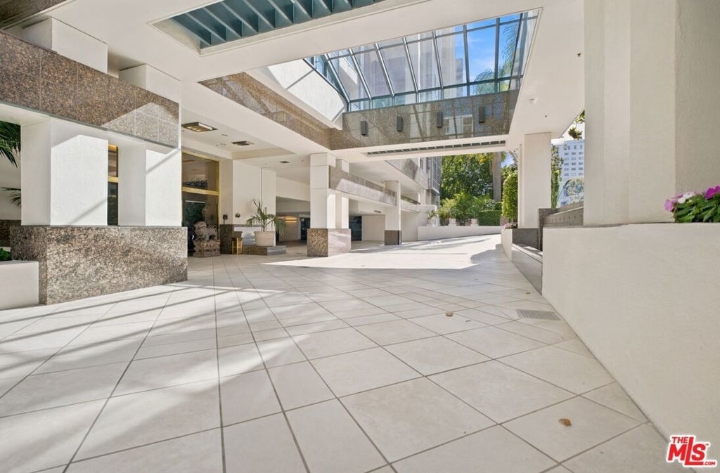 10724 Wilshire Boulevard - Photo 41