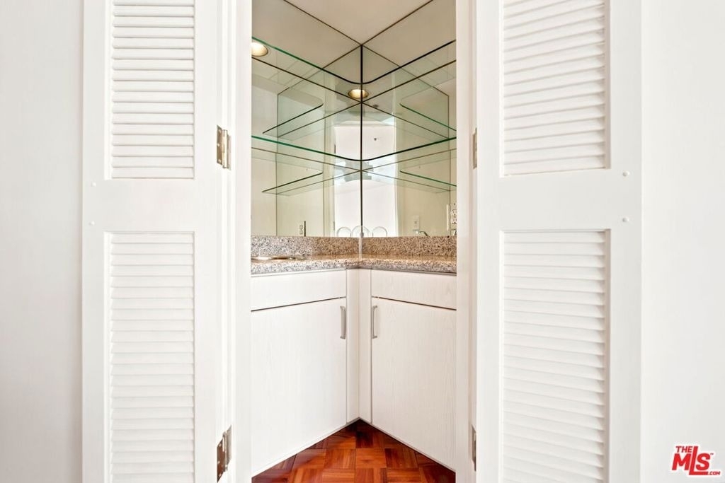 10724 Wilshire Boulevard - Photo 3