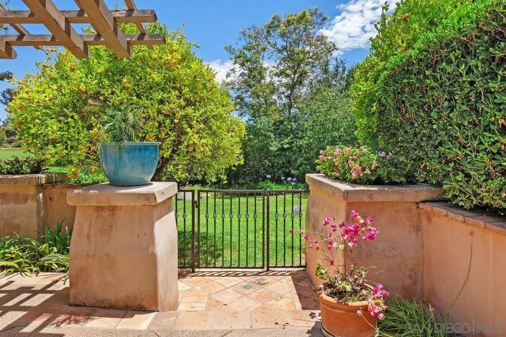 17240 Avenida De Acacias - Photo 40
