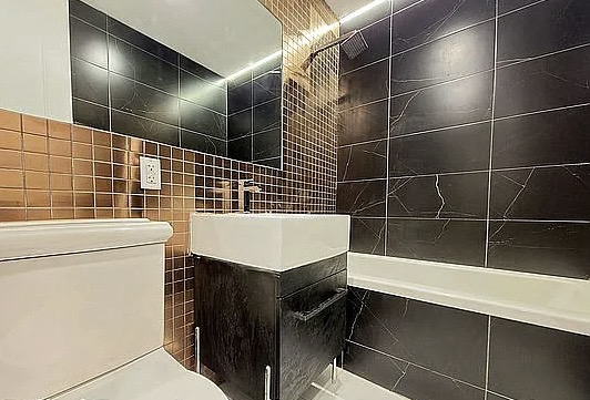 943 Herkimer Street - Photo 2