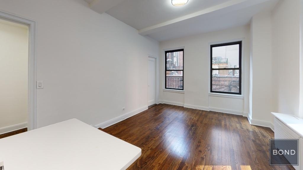 East 46th Street - Photo 3