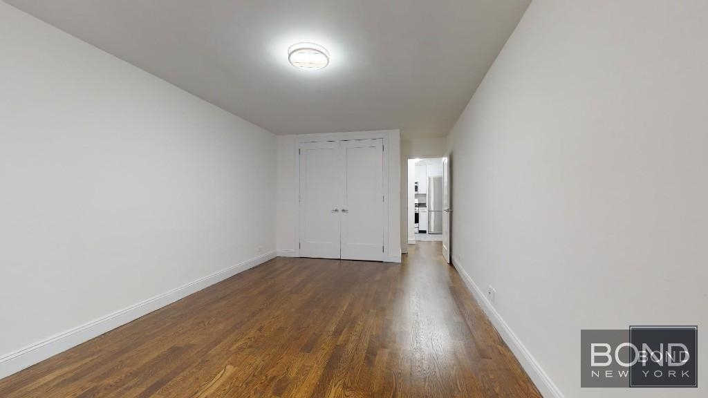 Fifth Avenue - Photo 2
