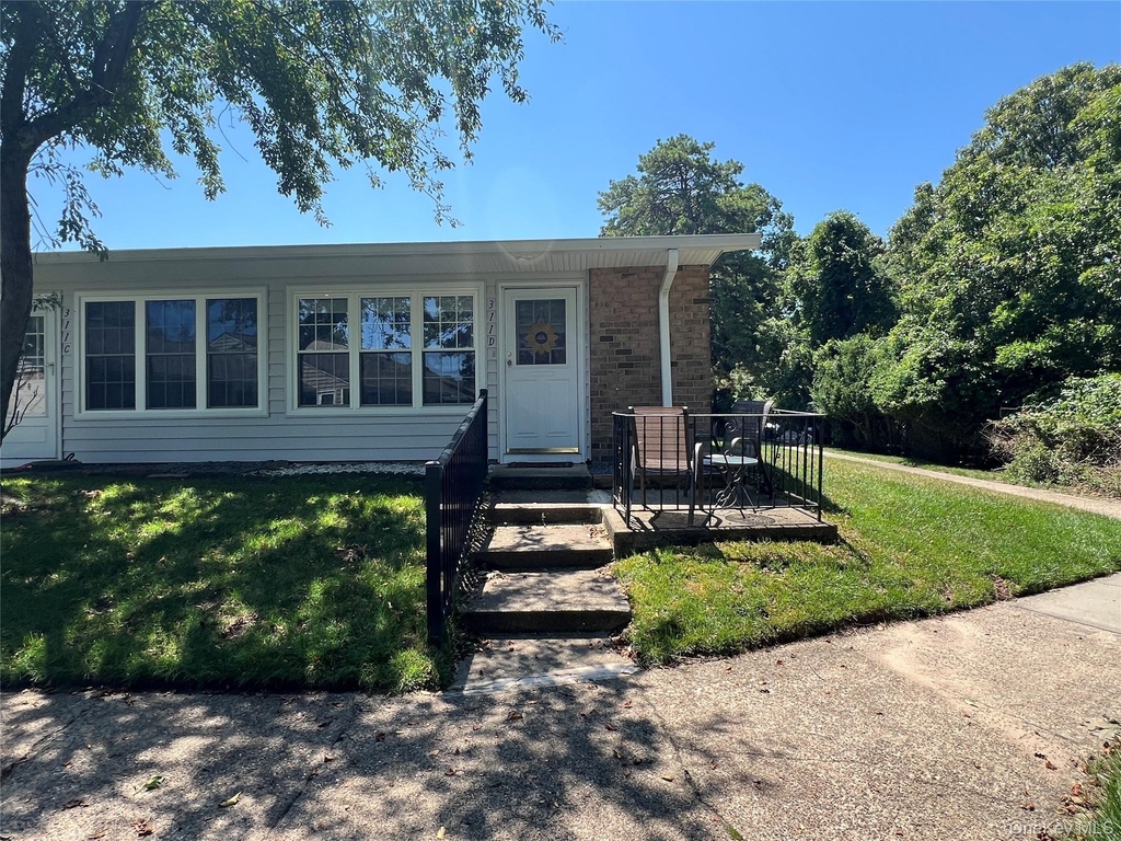 311 Woodbridge Drive - Photo 0