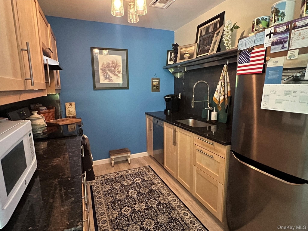 311 Woodbridge Drive - Photo 3