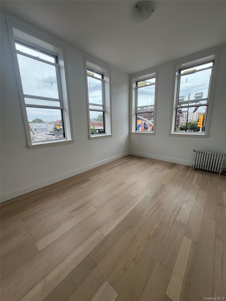 83-19 Northern Boulevard - Photo 2