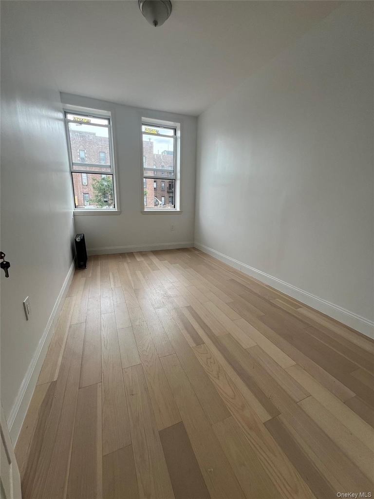 83-19 Northern Boulevard - Photo 4
