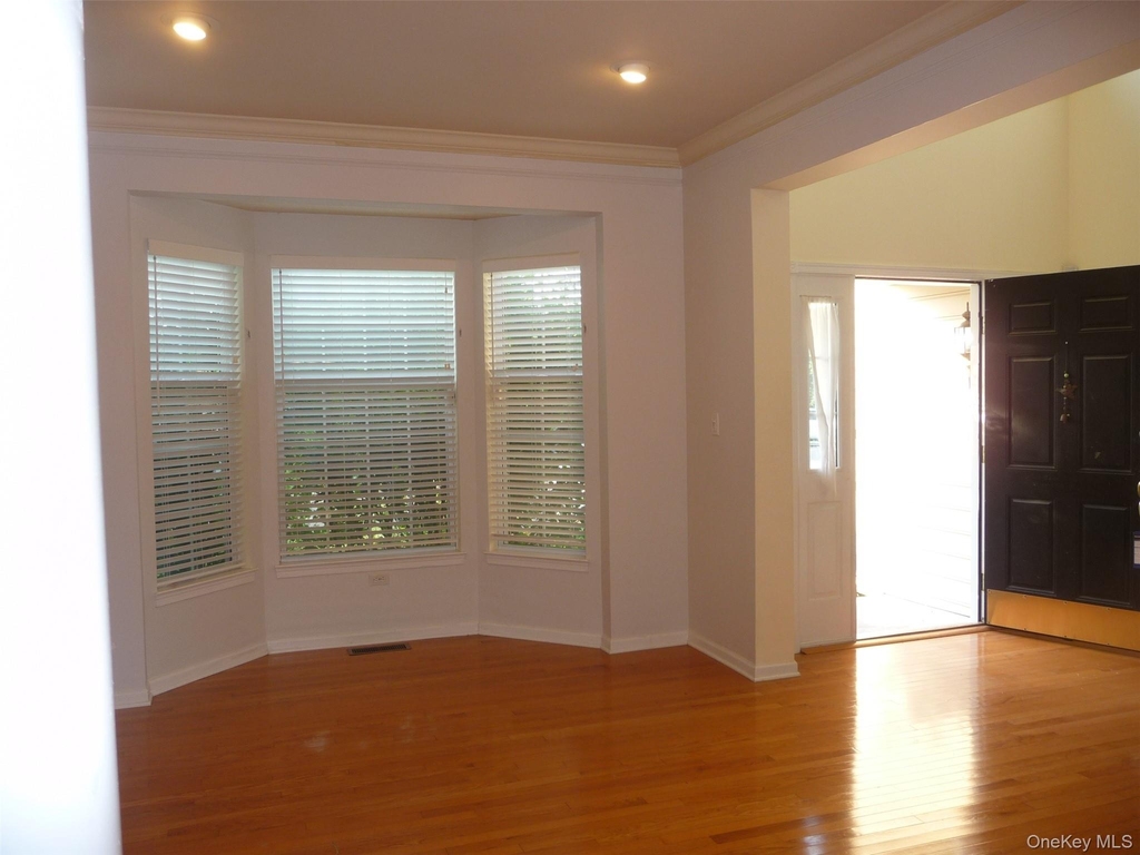 220 Roosevelt Drive - Photo 4