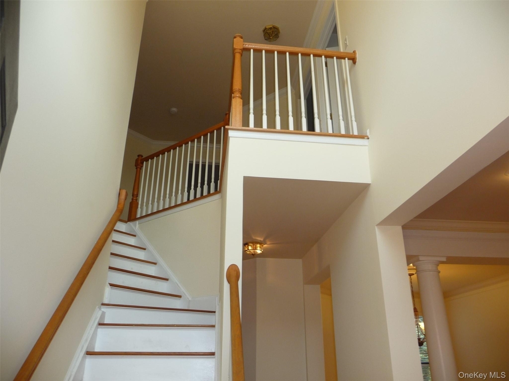220 Roosevelt Drive - Photo 2
