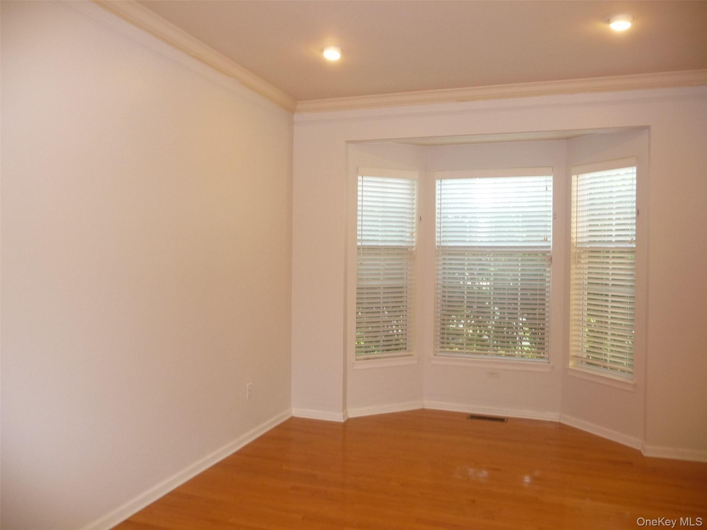 220 Roosevelt Drive - Photo 3
