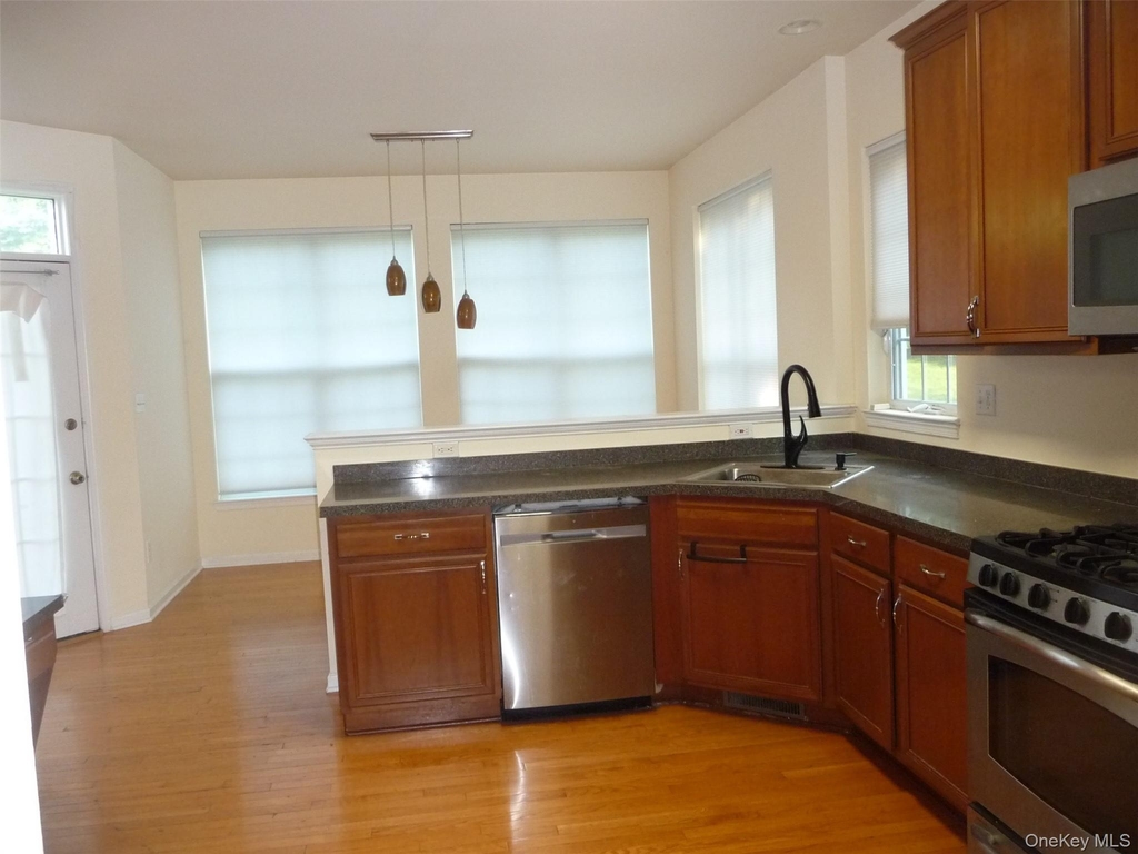 220 Roosevelt Drive - Photo 9