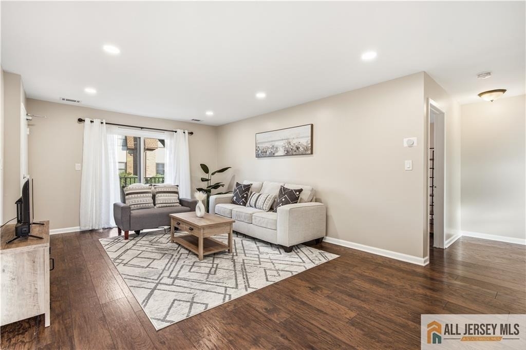 609 N Oaks Boulevard - Photo 1