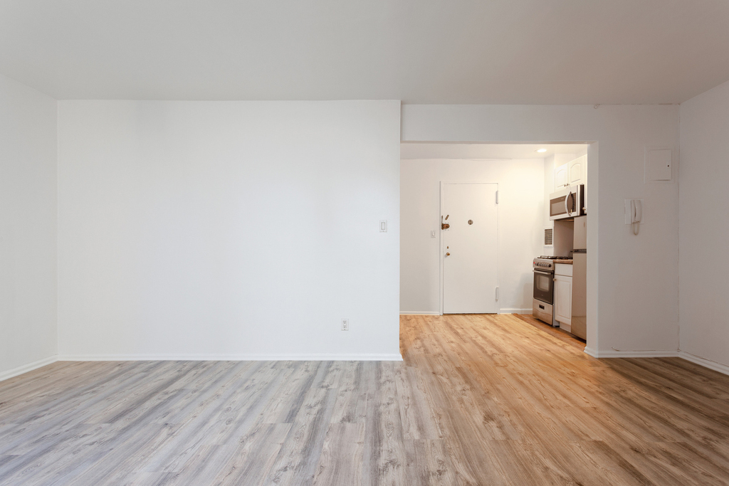 1420 York Avenue - Photo 3