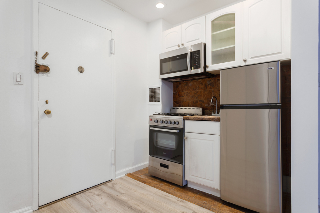 1420 York Avenue - Photo 7