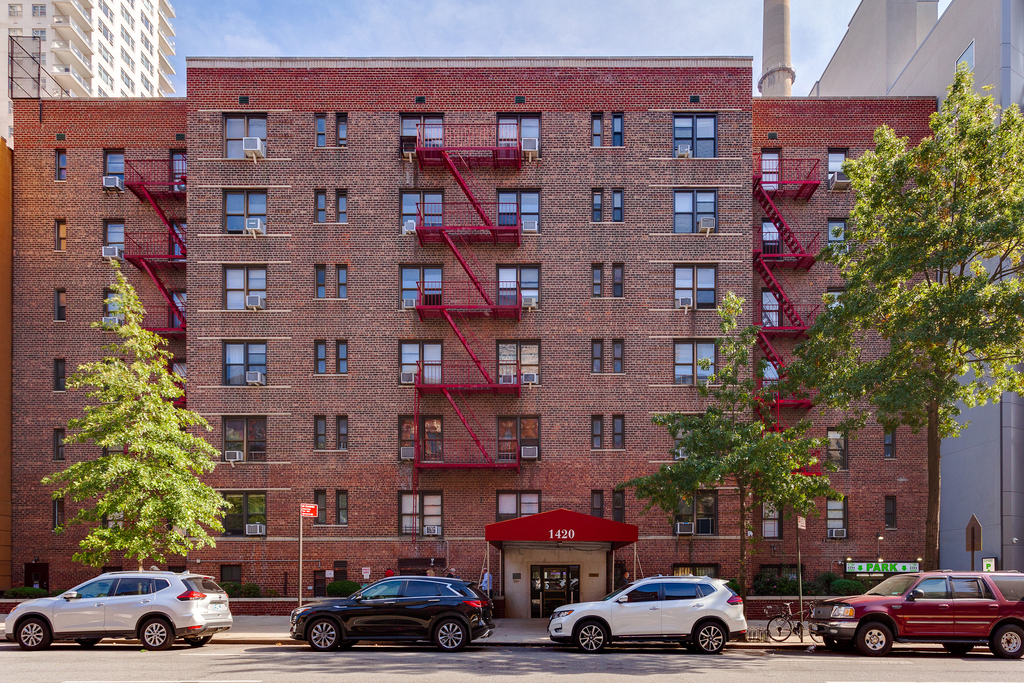 1420 York Avenue - Photo 10