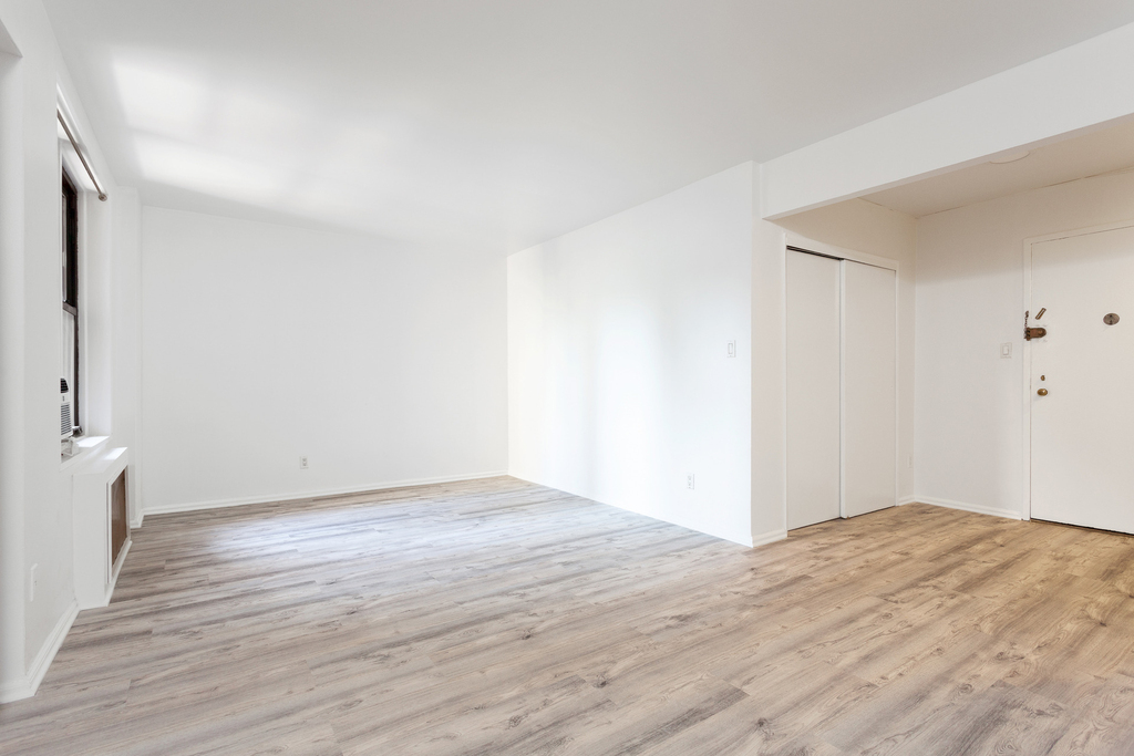1420 York Avenue - Photo 2
