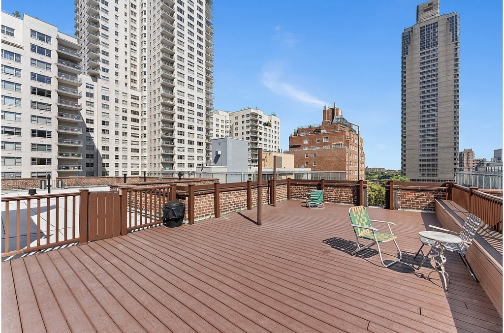 1420 York Avenue - Photo 9