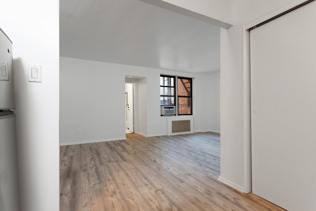 1420 York Avenue - Photo 5