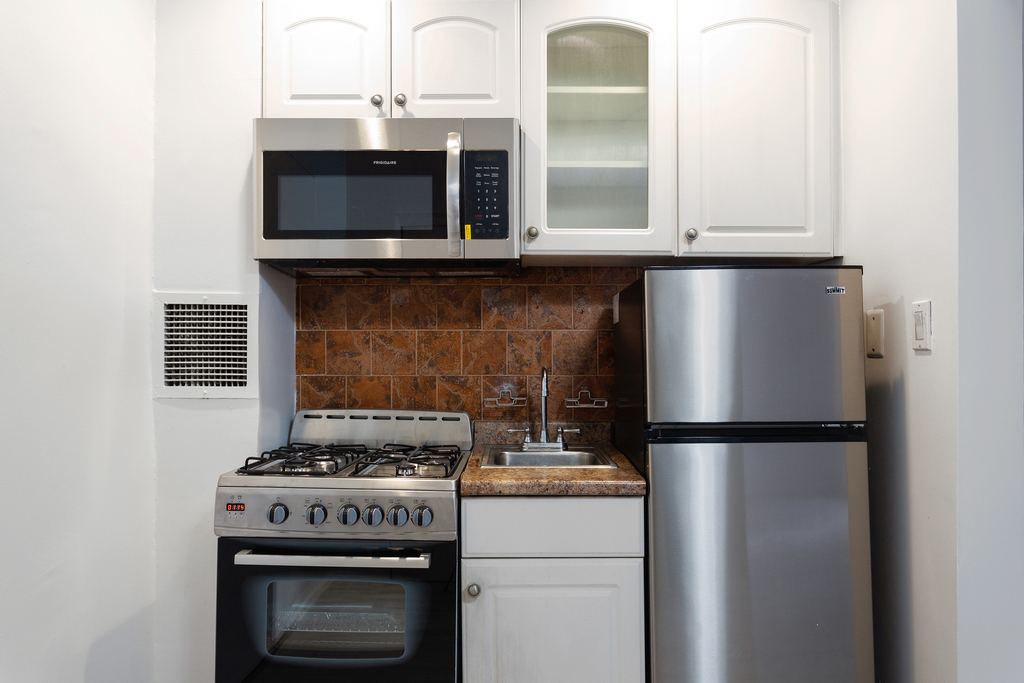 1420 York Avenue - Photo 6
