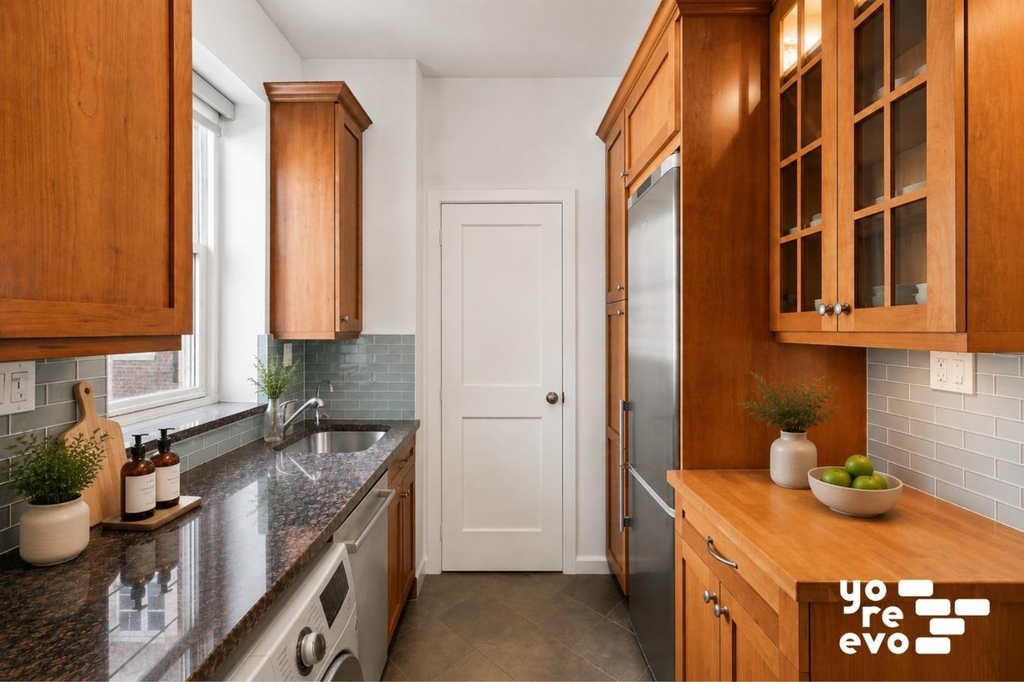 211 W 10th Street - Photo 3