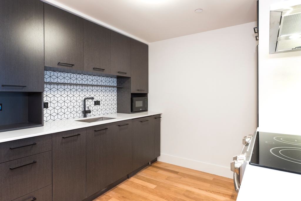 101 E 10th Street - Photo 3