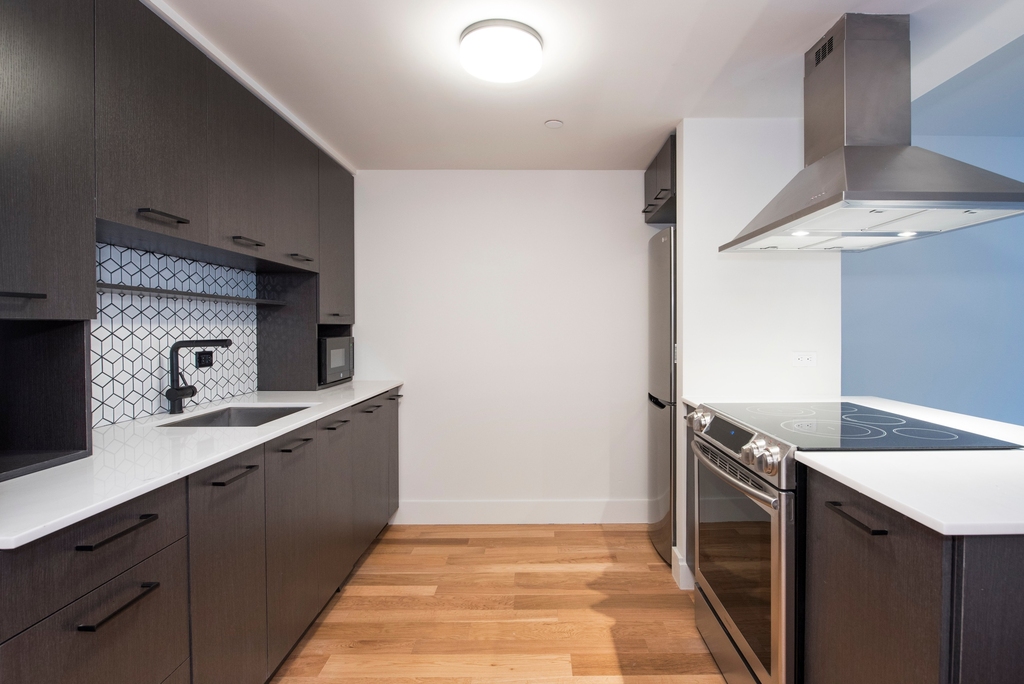 101 E 10th Street - Photo 2