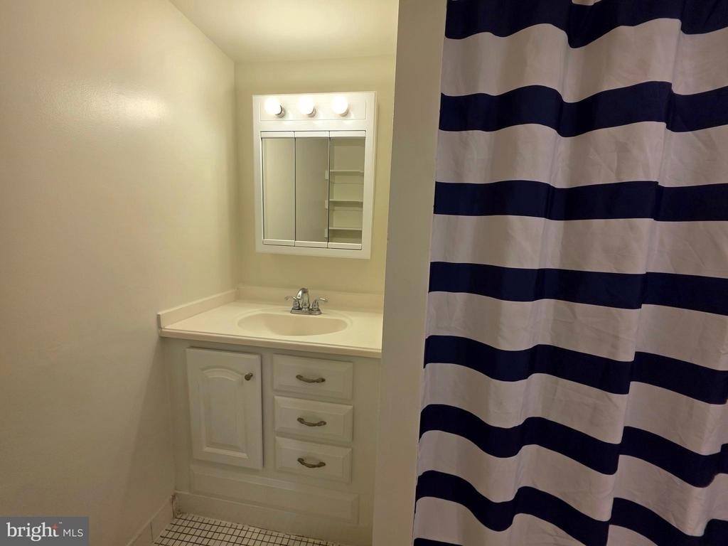 2059 Huntington Avenue - Photo 9