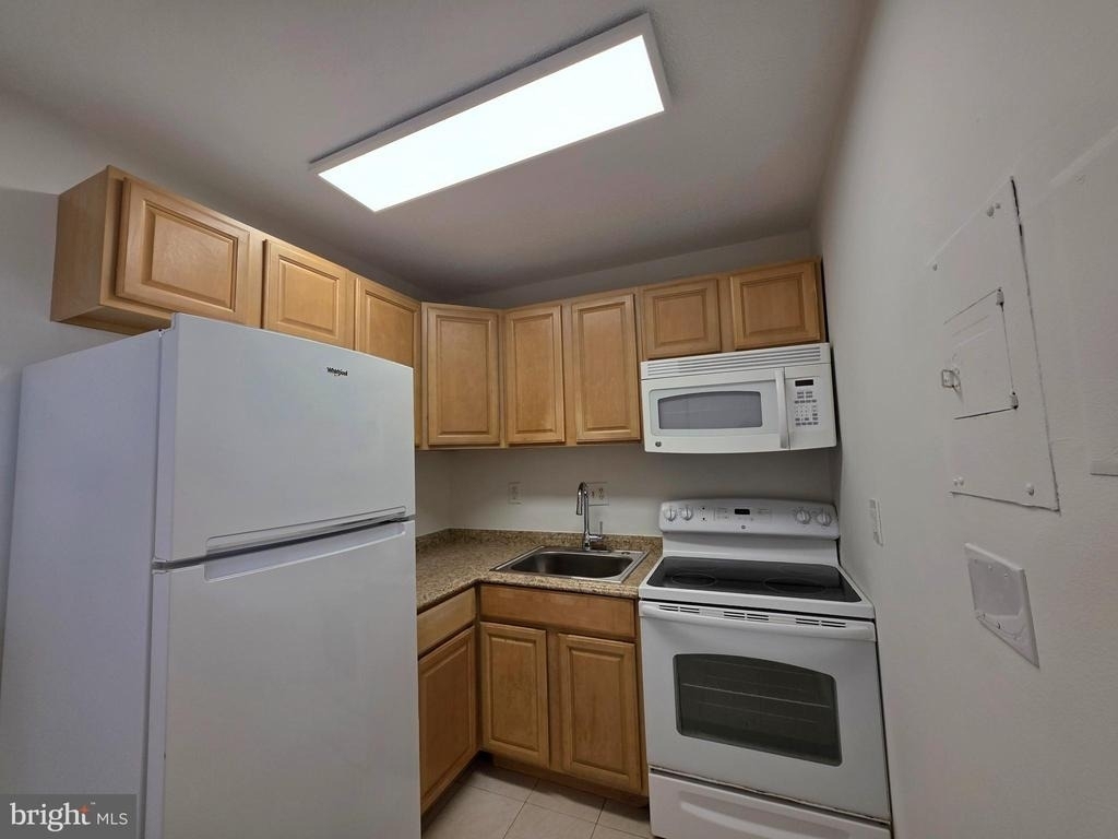 2059 Huntington Avenue - Photo 17
