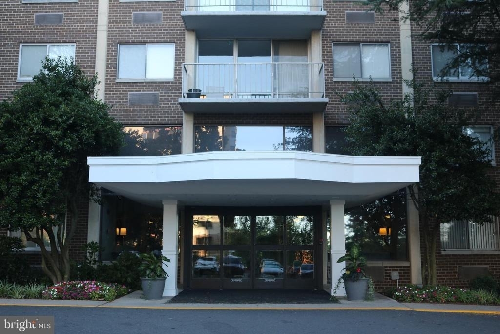 2059 Huntington Avenue - Photo 21