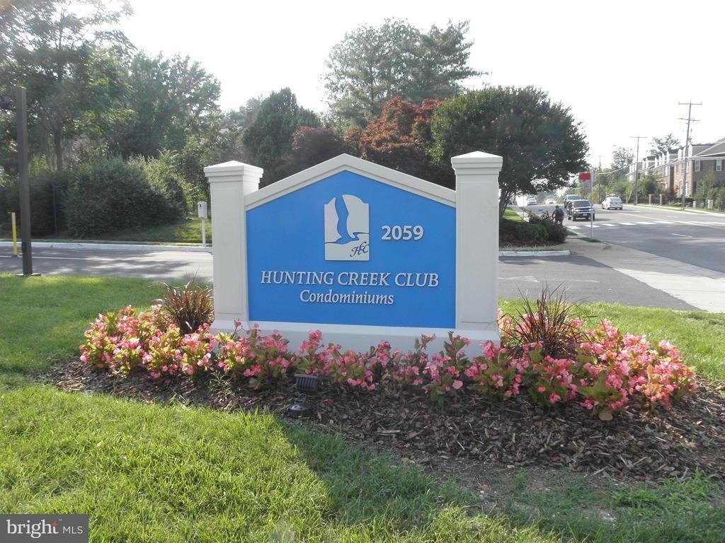 2059 Huntington Avenue - Photo 19