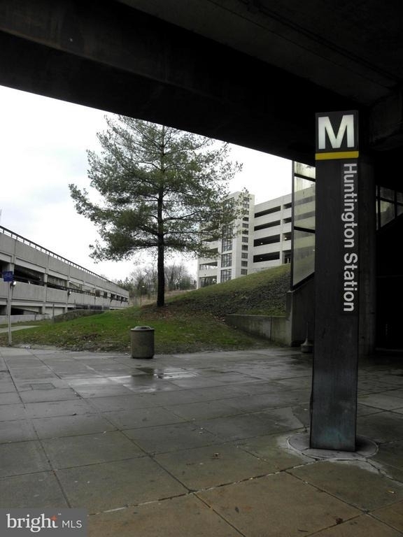 2059 Huntington Avenue - Photo 34