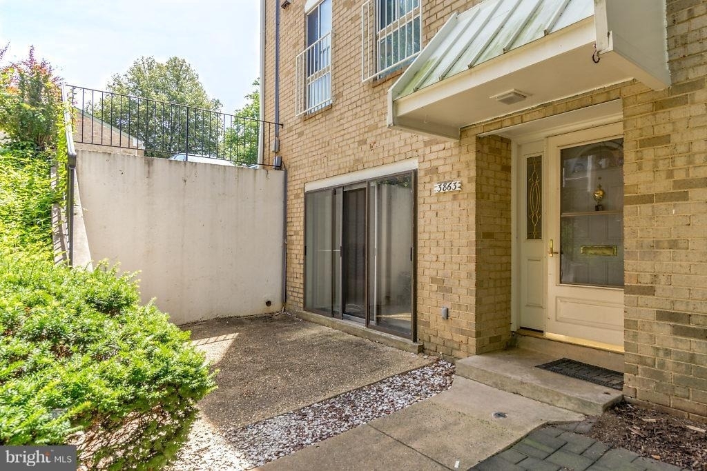 3863 Persimmon Circle - Photo 0