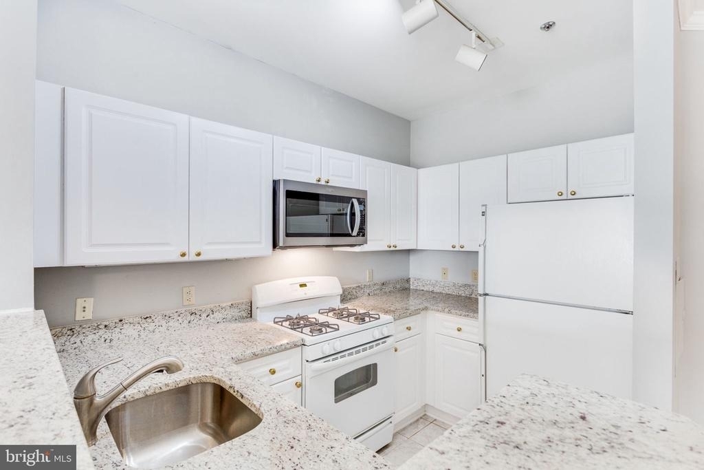 1645 International Drive - Photo 11
