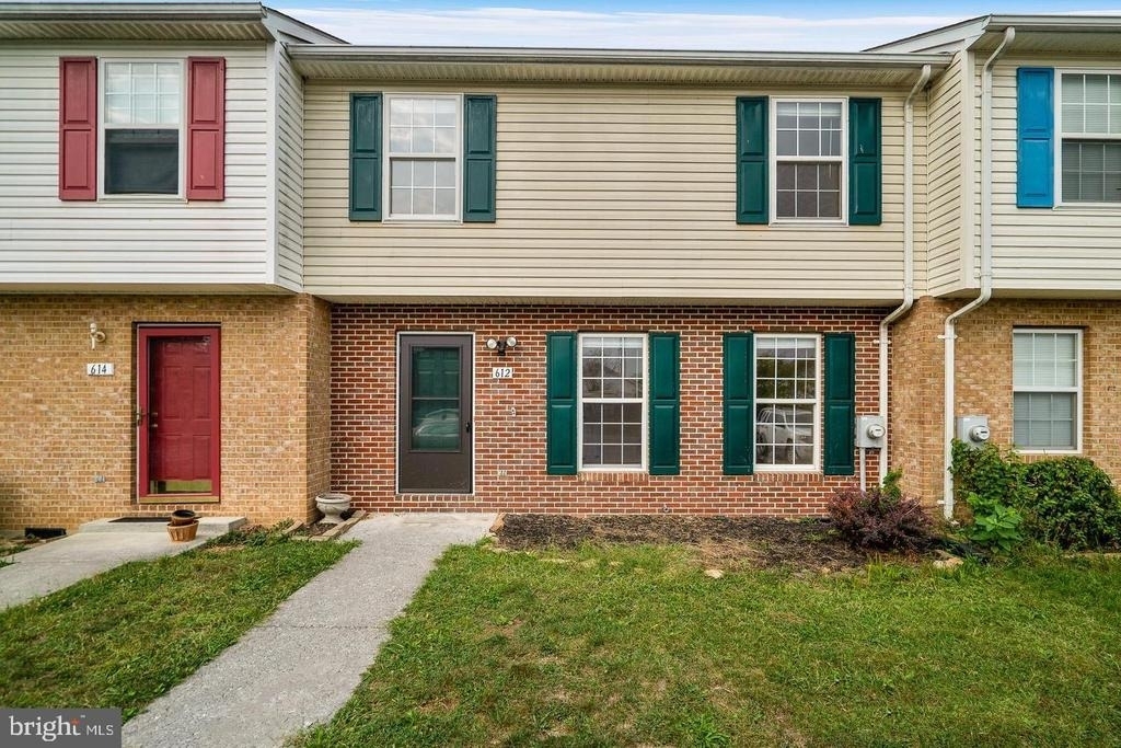 612 Emily Lane - Photo 0